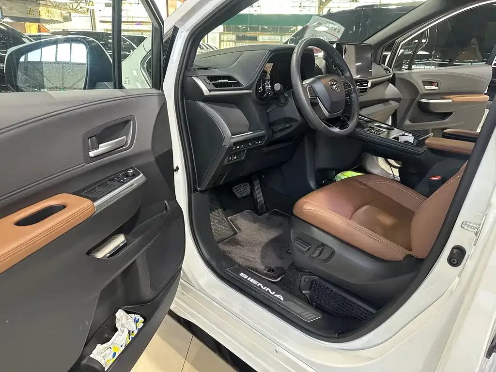 Toyota Sienna 2025 из CN, фото 6