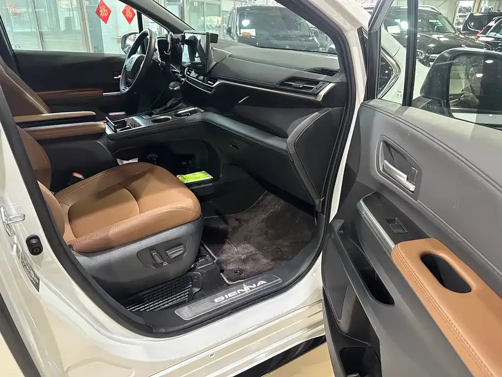 Toyota Sienna 2025 из CN, фото 8