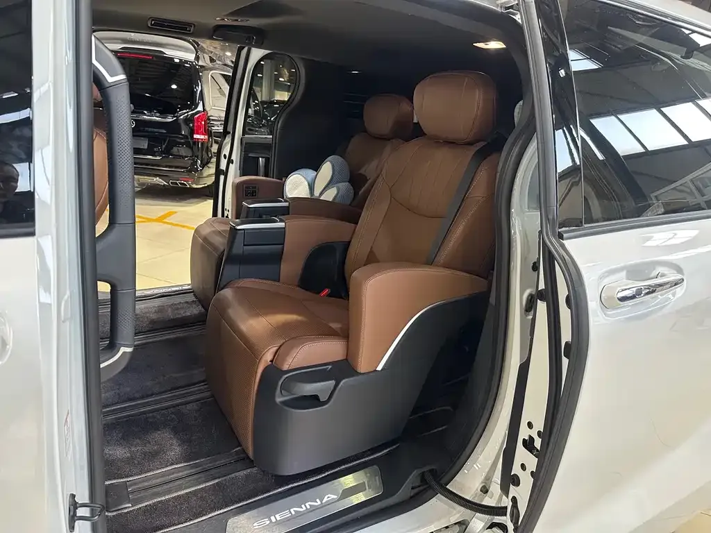 Toyota Sienna 2025 из CN, фото 5