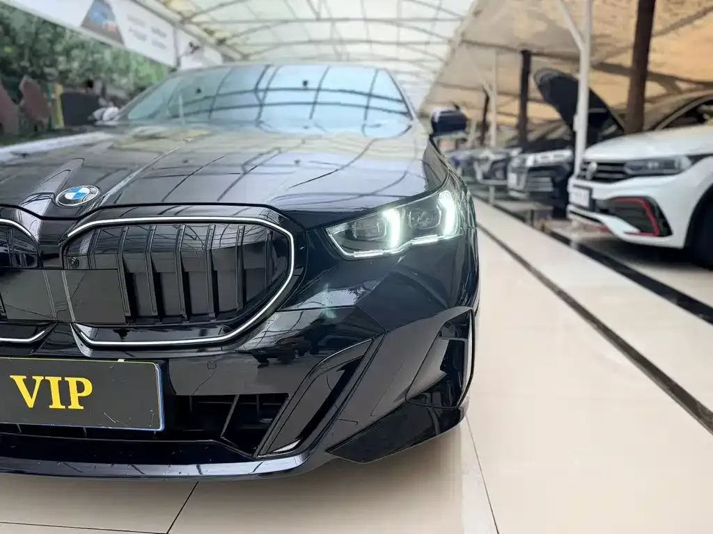 BMW 5 Series 2025 из CN, фото 5
