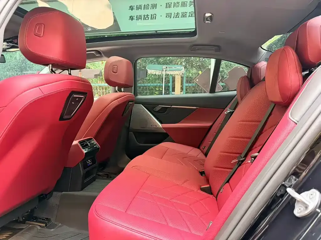 BMW 5 Series 2025 из CN, фото 6