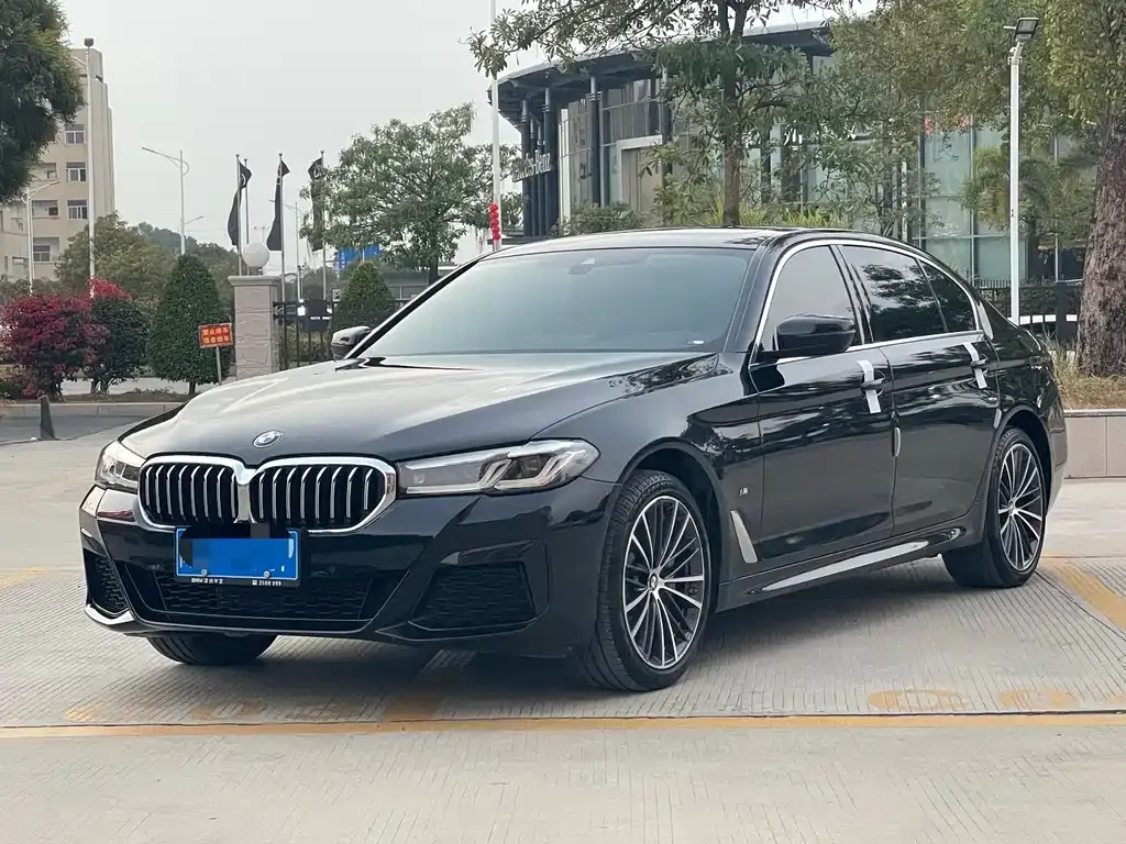BMW 5 Series — фото 1