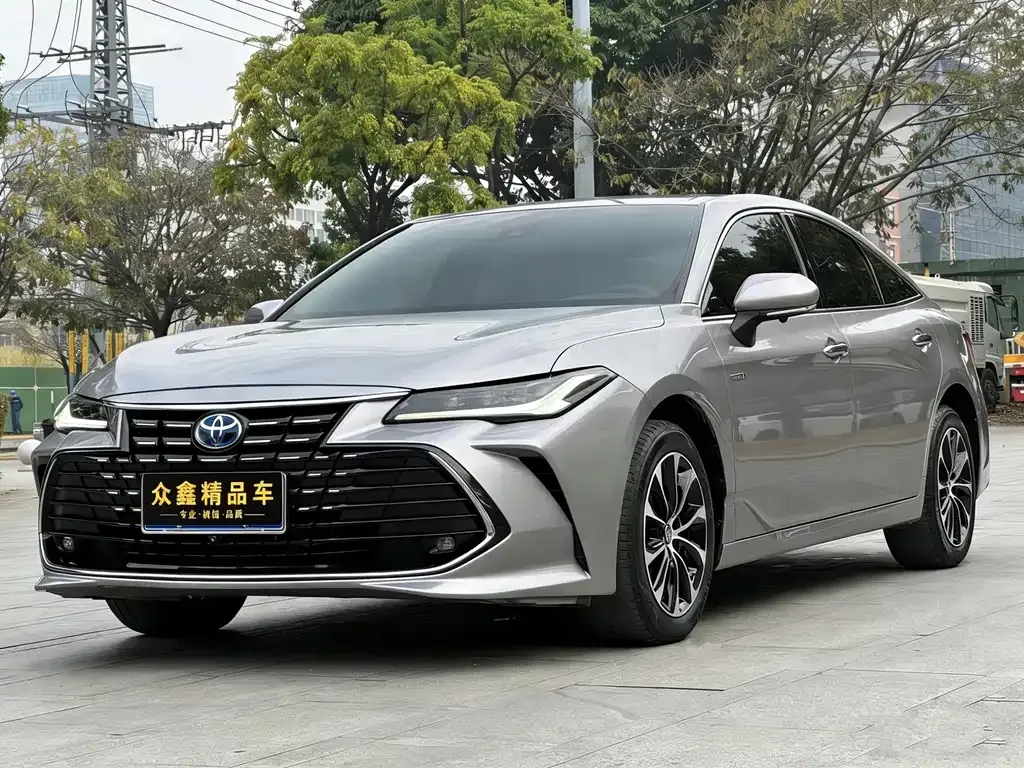 Toyota Avalon — фото 1