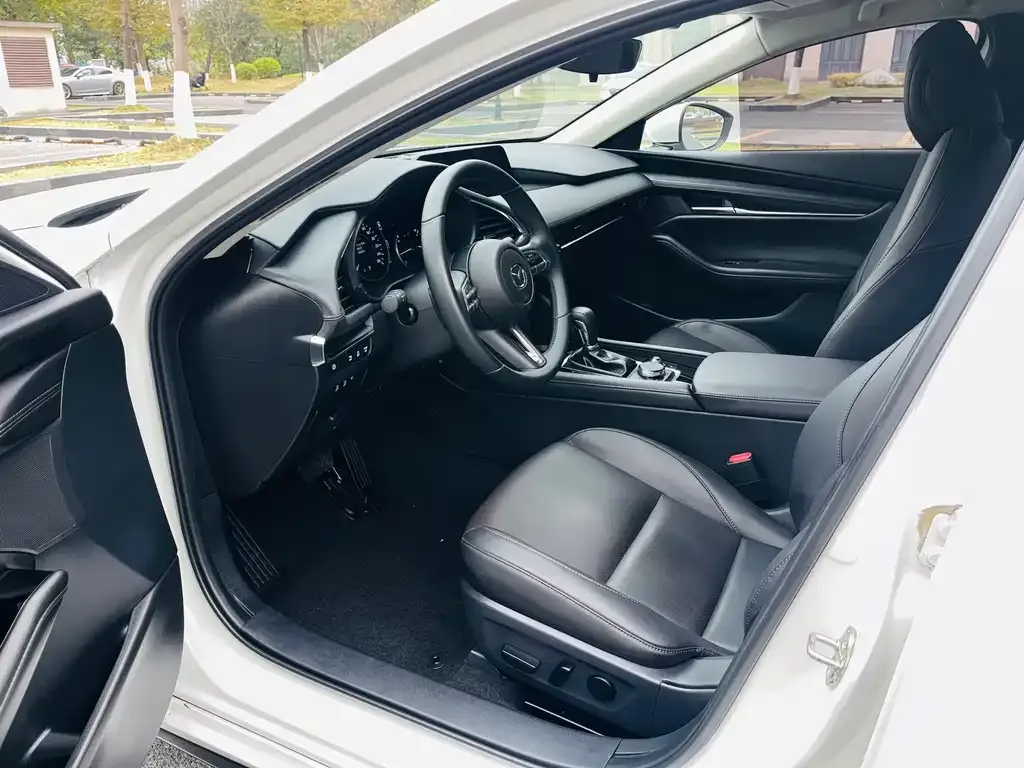Mazda 3 Axela 2024 из CN, фото 3