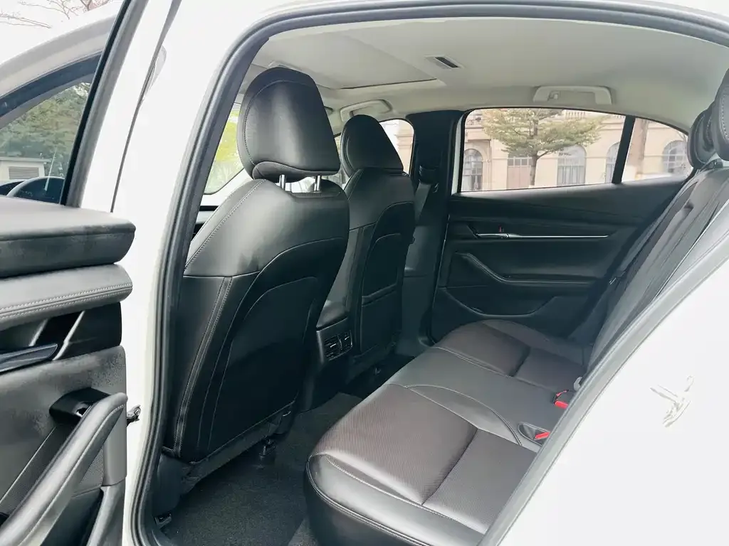 Mazda 3 Axela 2024 из CN, фото 4