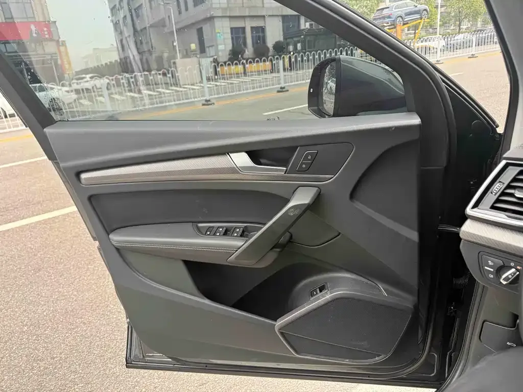 Audi Q5L 2022 из CN, фото 2