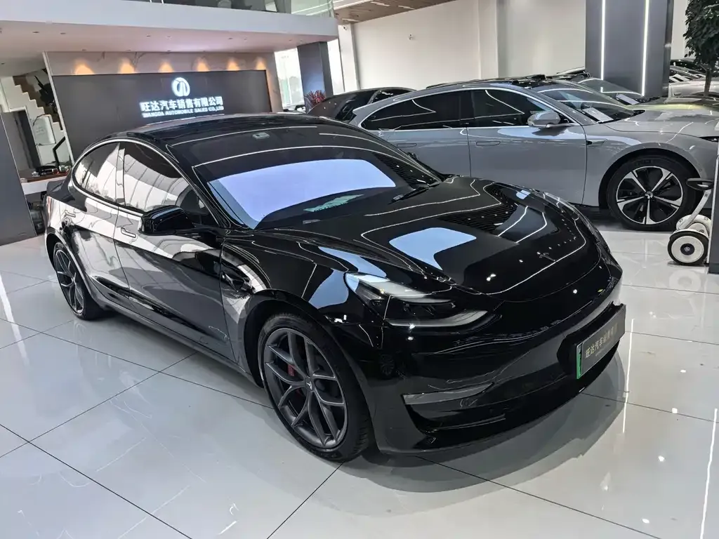 Tesla Model 3 — фото 8
