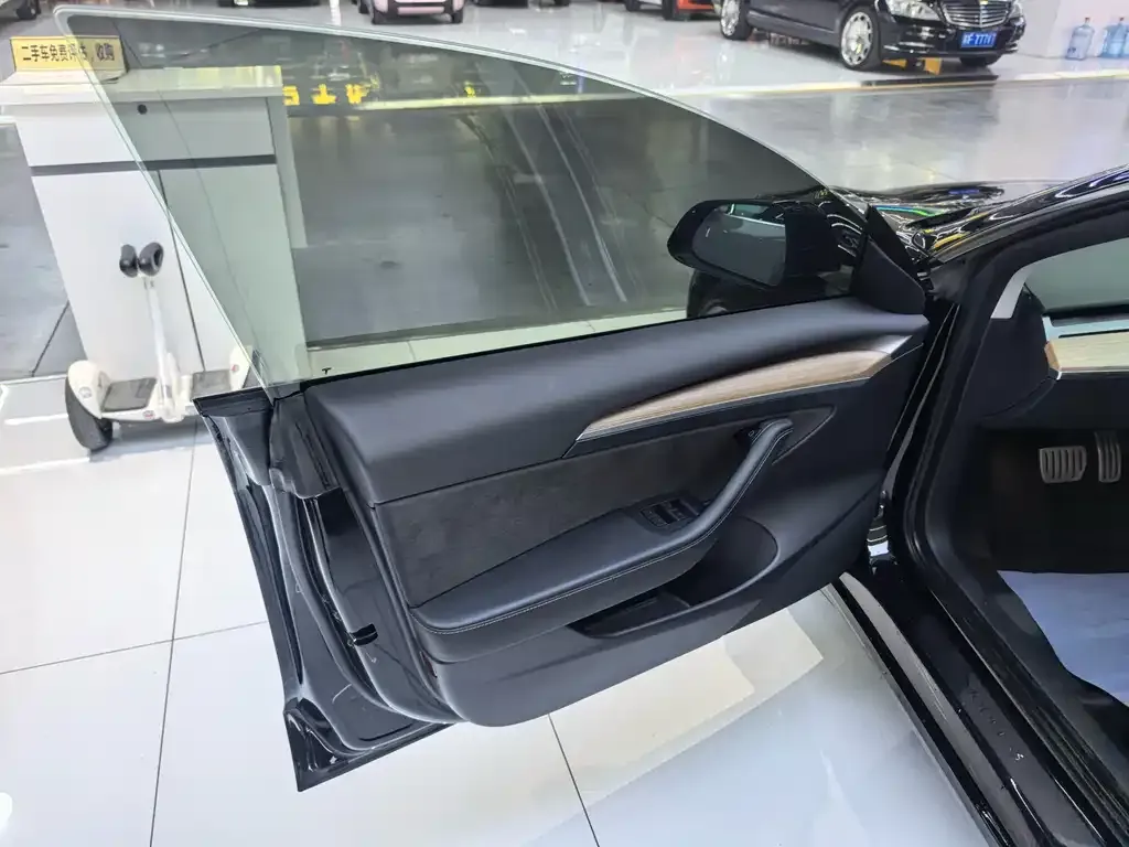 Tesla Model 3 — фото 3