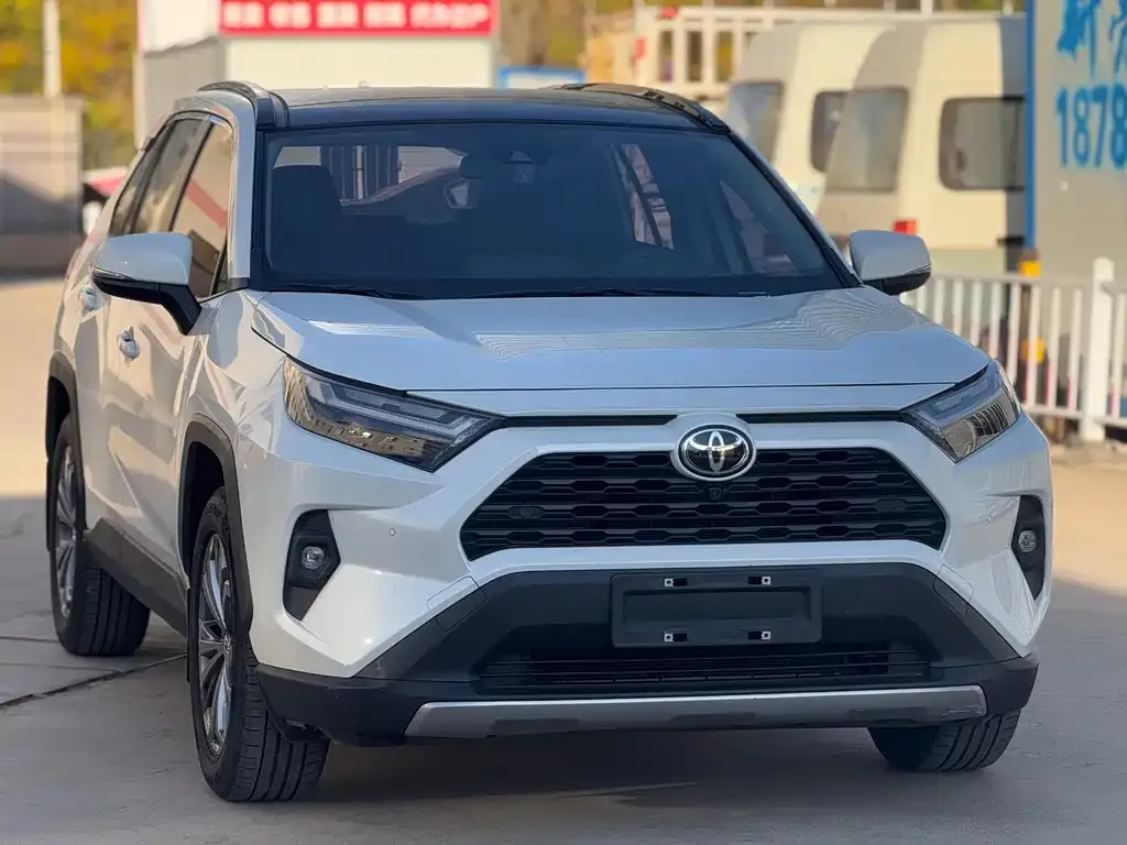 Toyota RAV4 2024 из CN, фото 1