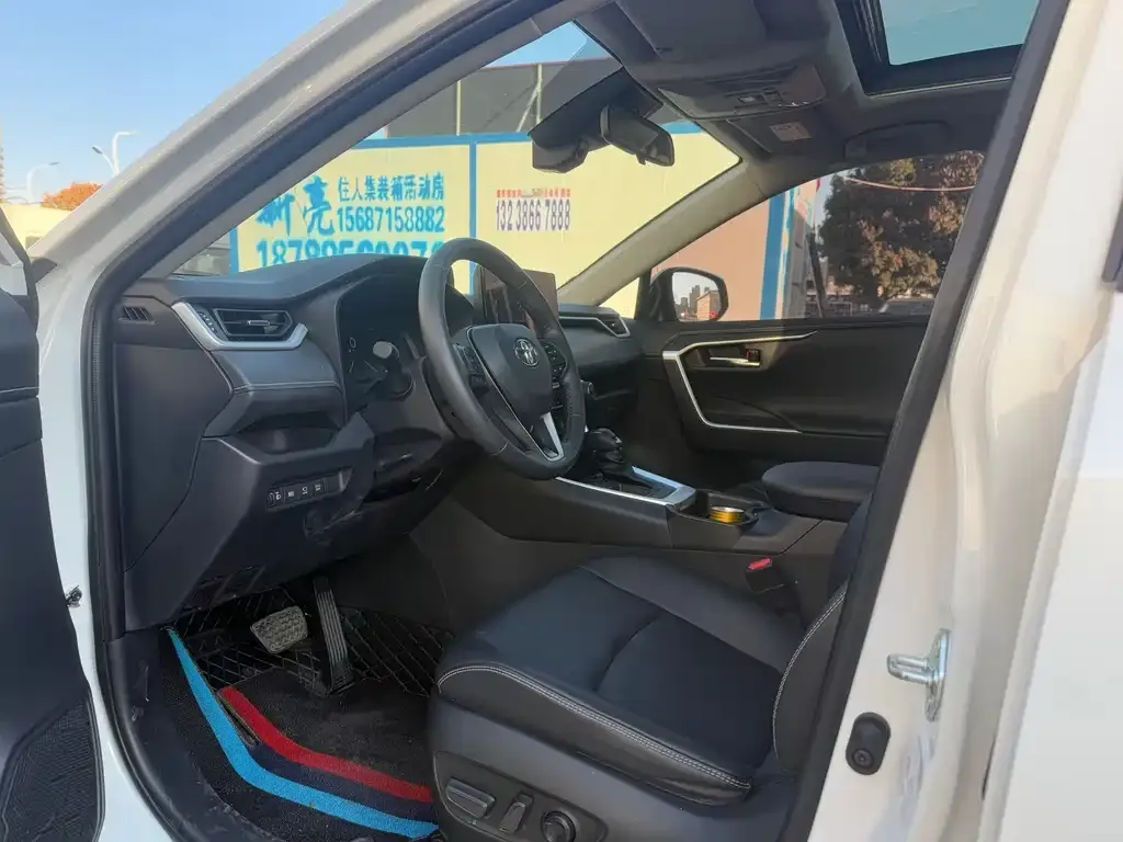 Toyota RAV4 2024 из CN, фото 3