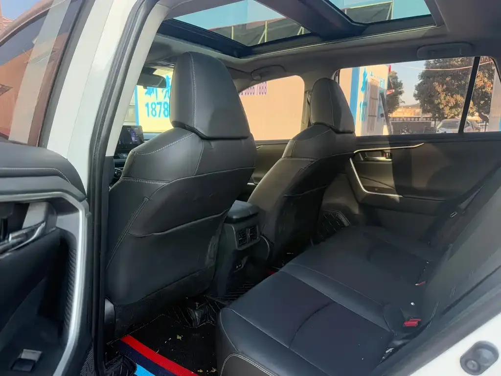 Toyota RAV4 2024 из CN, фото 6