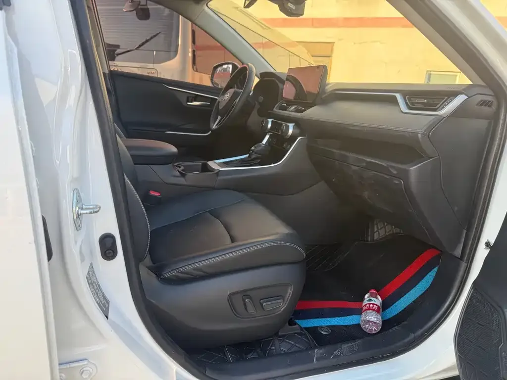 Toyota RAV4 2024 из CN, фото 10