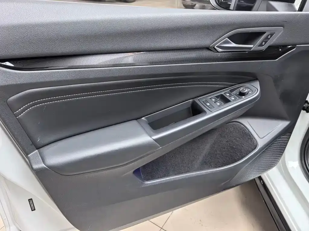 Volkswagen Golf 2022 из CN, фото 8