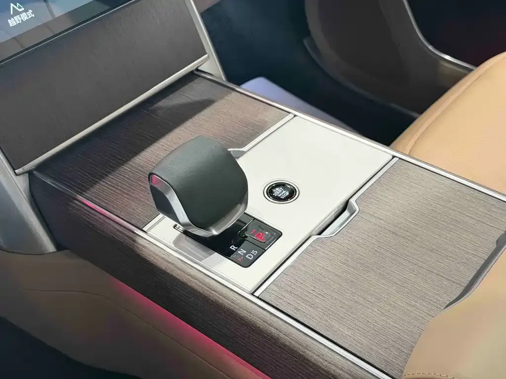 Land Rover Range Rover 2025 из CN, фото 10