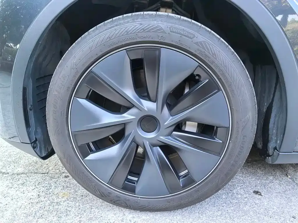Tesla Model Y — фото 3