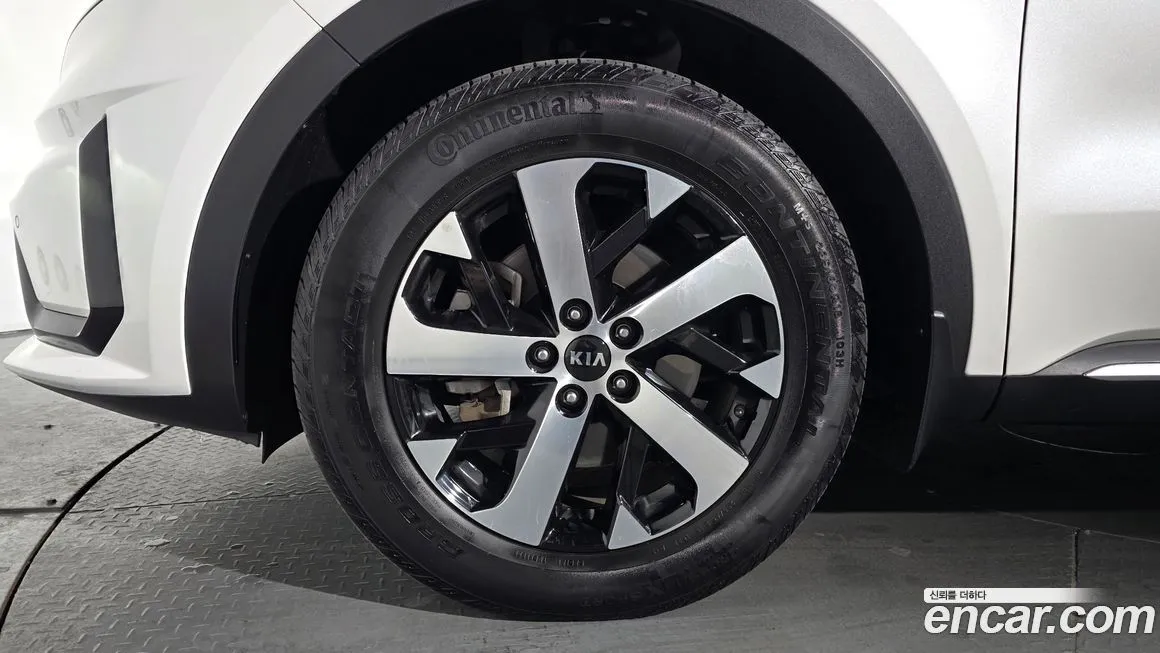 Kia Sorento — фото 8