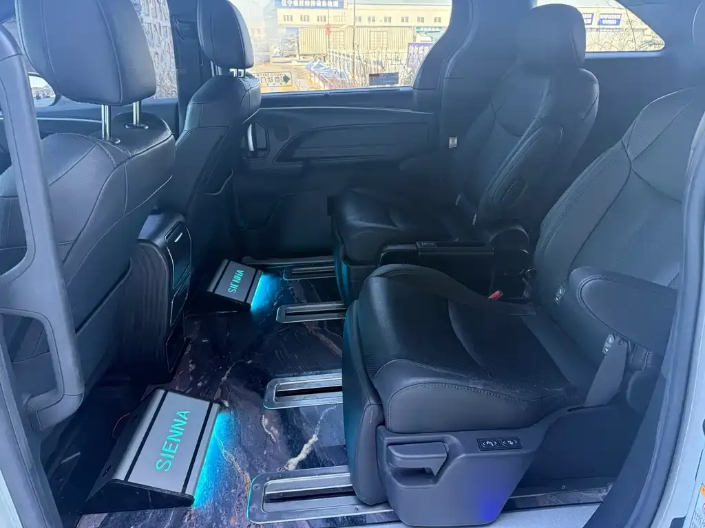 Toyota Sienna 2022 из CN, фото 4