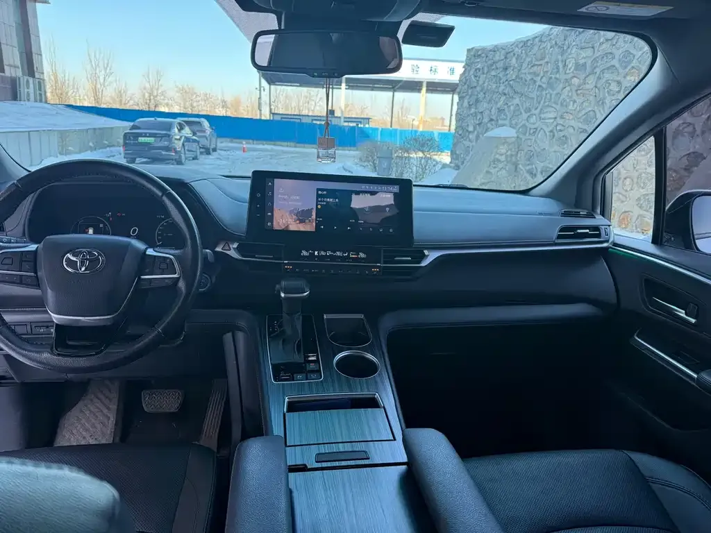 Toyota Sienna 2022 из CN, фото 2