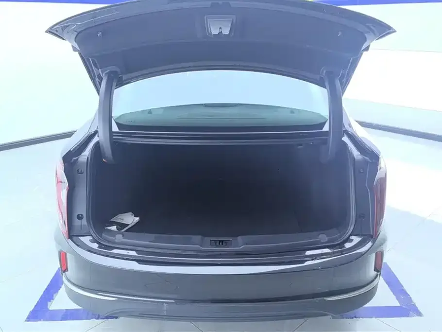 Hongqi E-QM5 — фото 2
