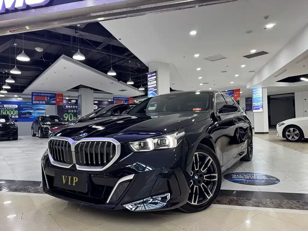 BMW 5 Series — фото 1