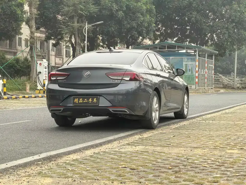 Buick Regal — фото 10