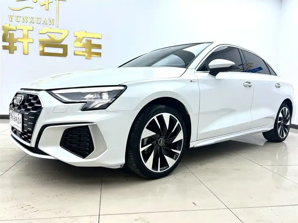 Audi A3 2024 из CN, фото 1