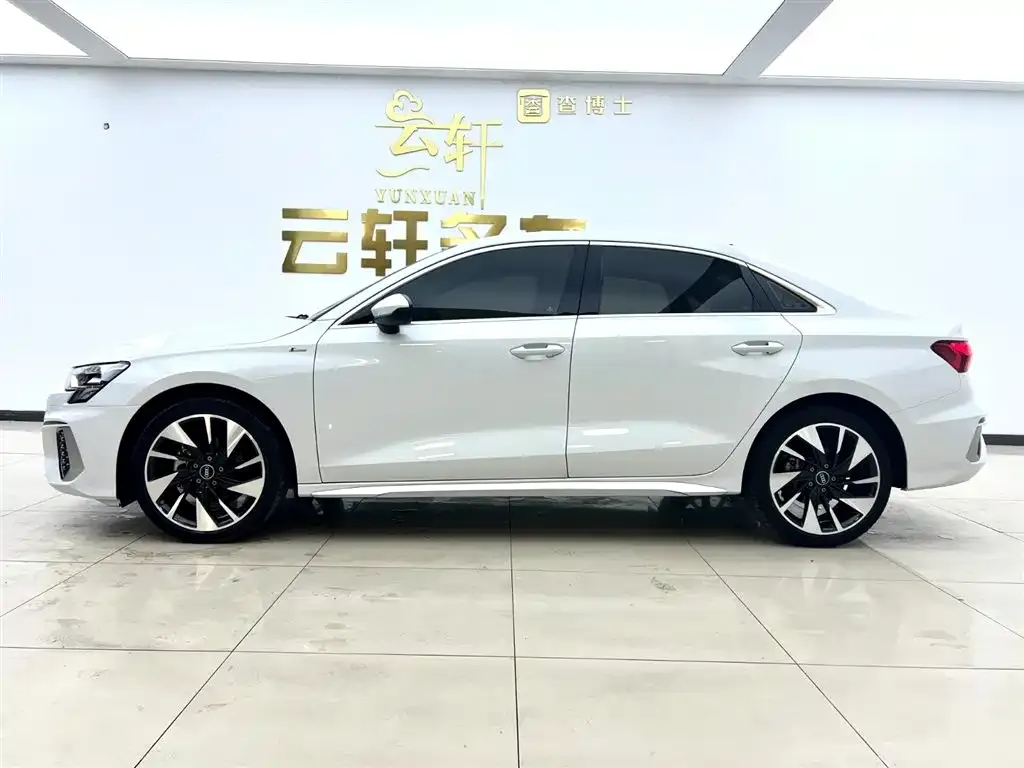 Audi A3 2024 из CN, фото 2