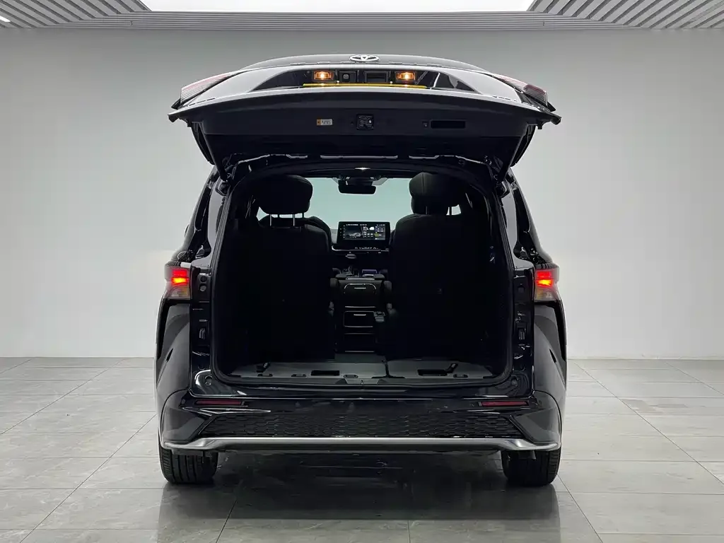 Toyota Granvia 2024 из CN, фото 4