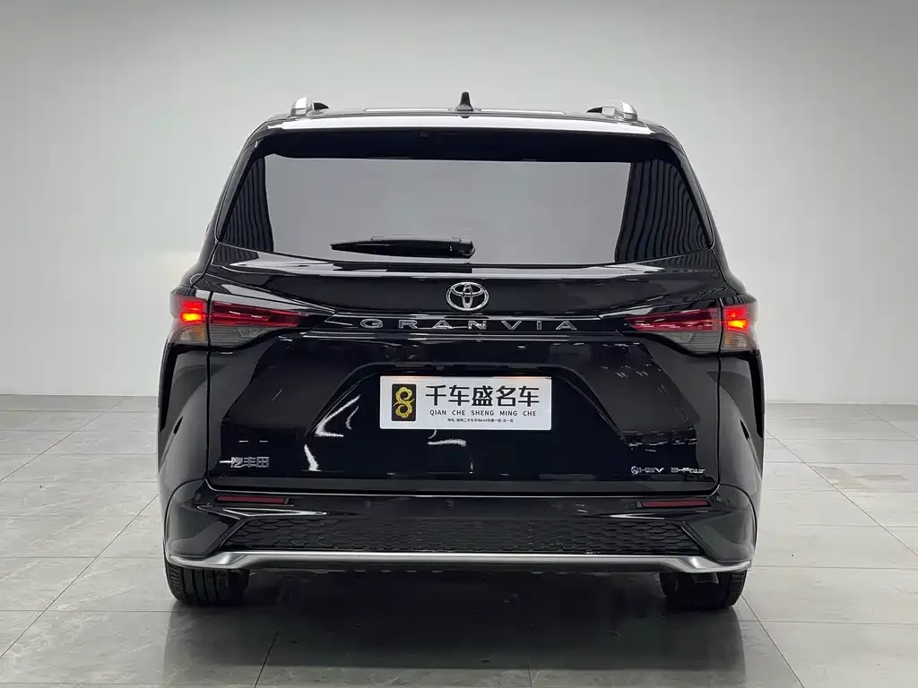 Toyota Granvia 2024 из CN, фото 3