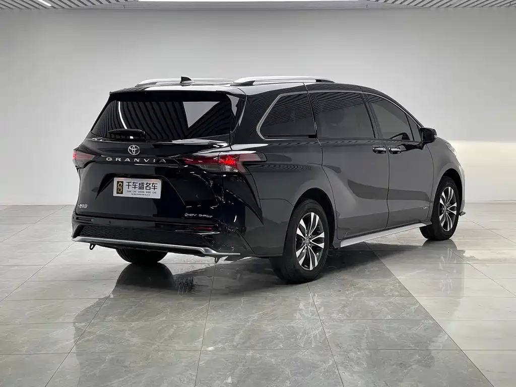 Toyota Granvia 2024 из CN, фото 8