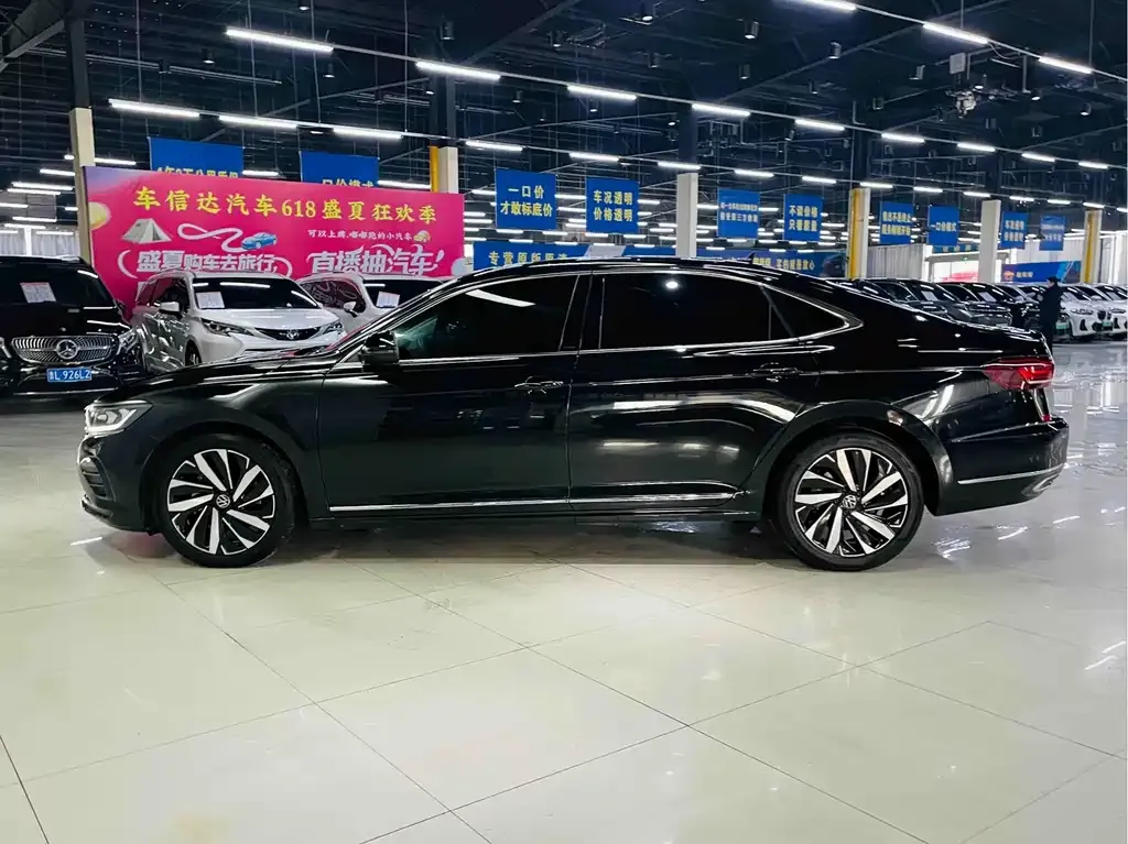 Volkswagen Passat 2023 из CN, фото 7