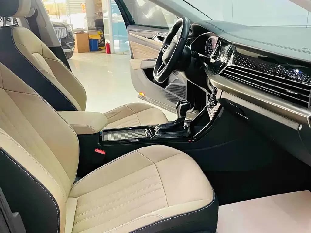 Volkswagen Passat 2023 из CN, фото 4