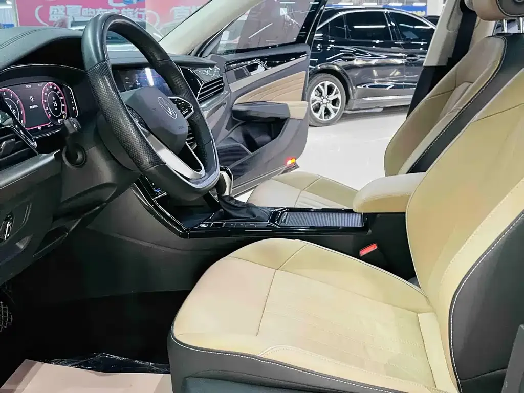 Volkswagen Passat 2023 из CN, фото 2