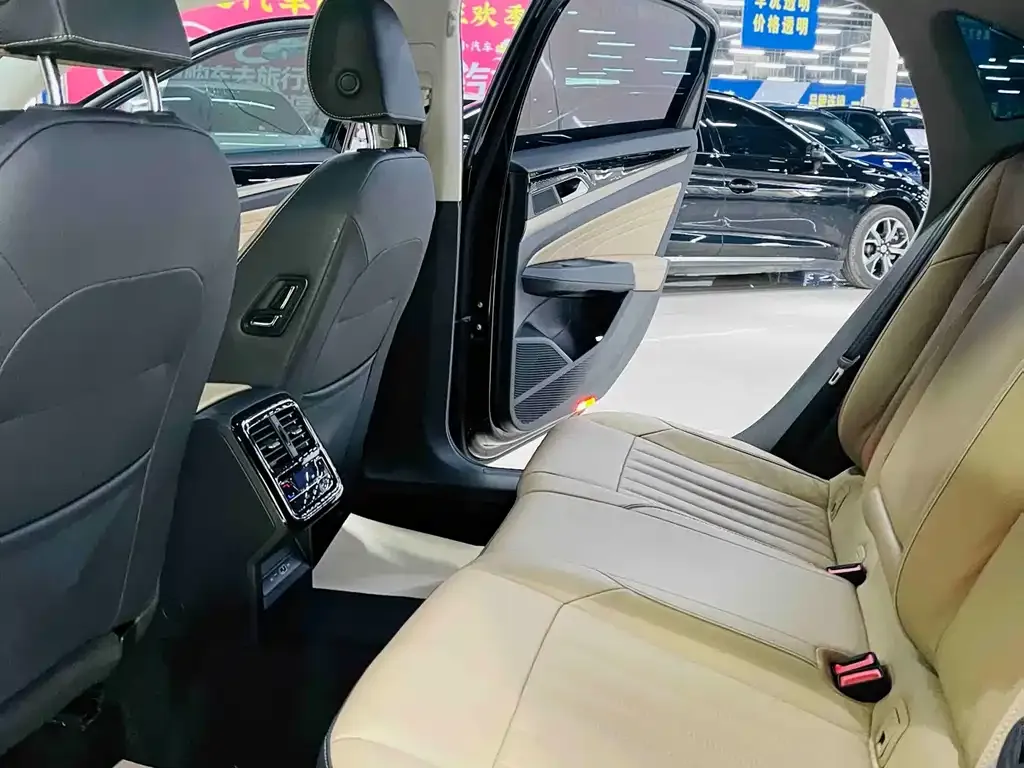 Volkswagen Passat 2023 из CN, фото 10