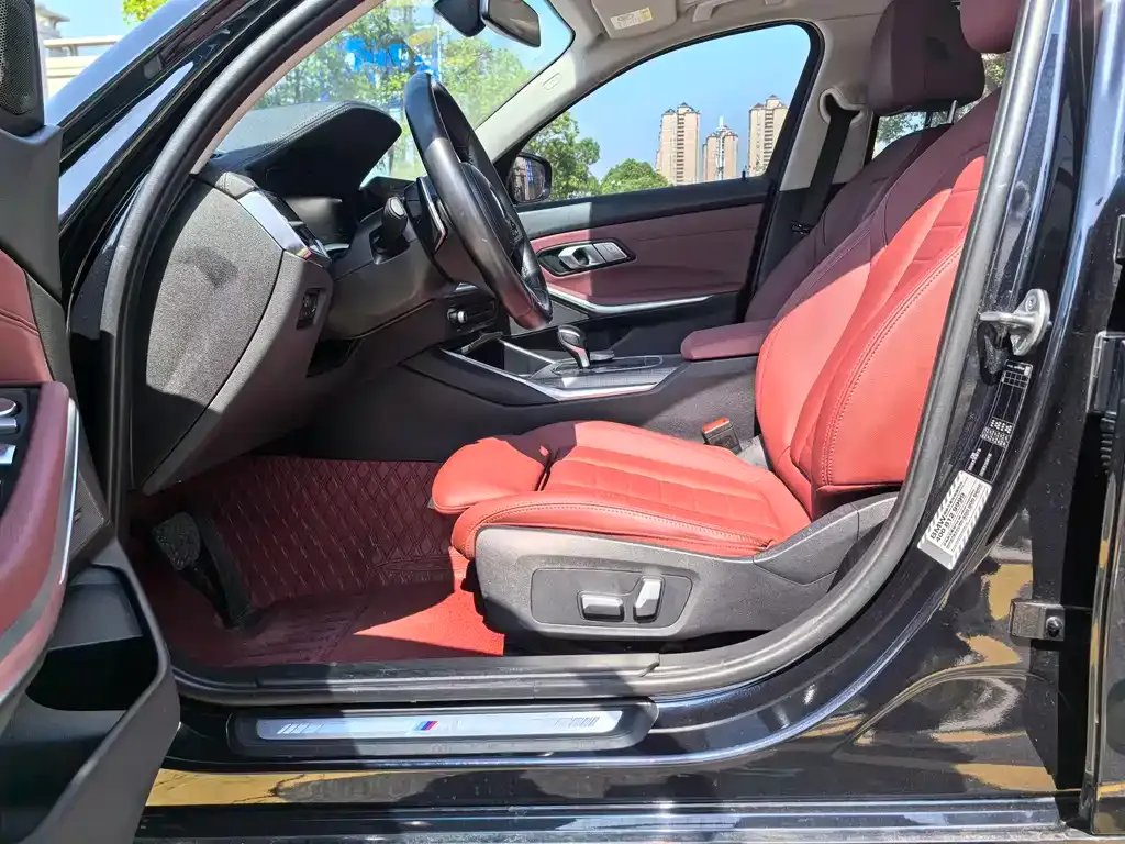 BMW 3 Series 2021 из CN, фото 2