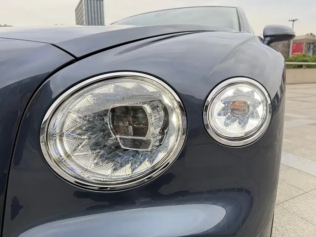 Bentley Flying Spur PHEV 2022 из CN, фото 2