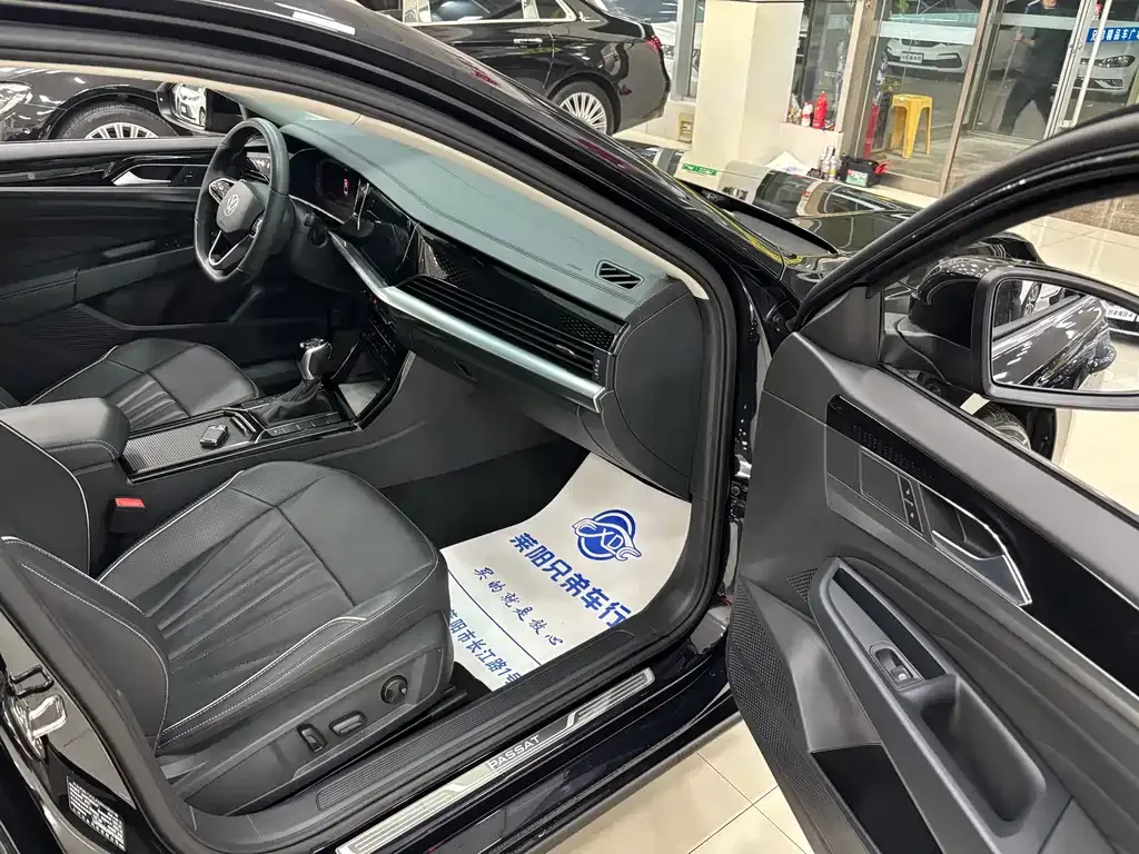 Volkswagen Passat 2023 из CN, фото 7