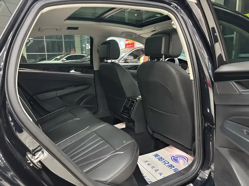 Volkswagen Passat 2023 из CN, фото 4