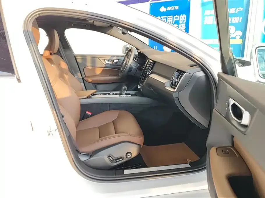 Volvo S60 2026 из CN, фото 8