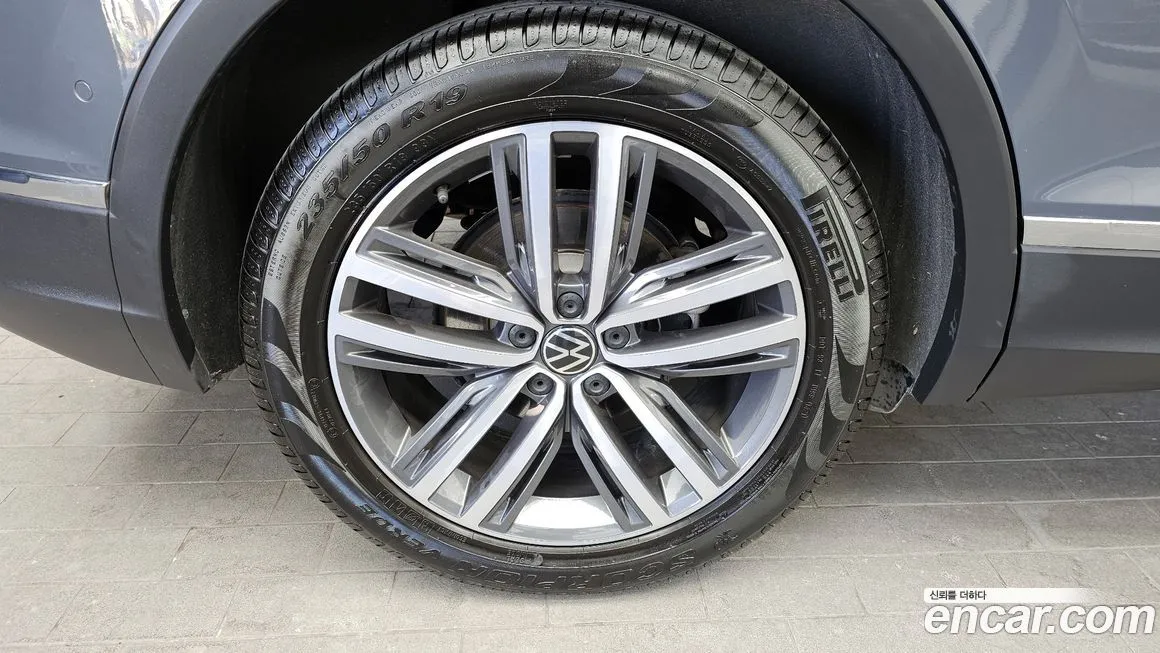 Volkswagen Tiguan — фото 8