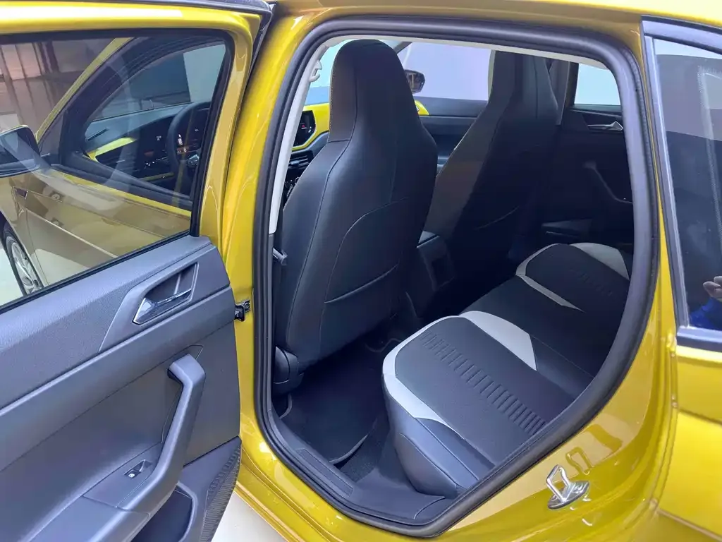 Volkswagen Polo 2023 из CN, фото 4