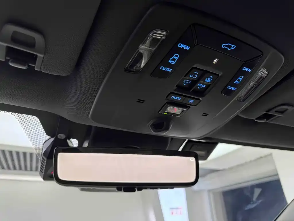 Toyota Sienna 2022 из CN, фото 2