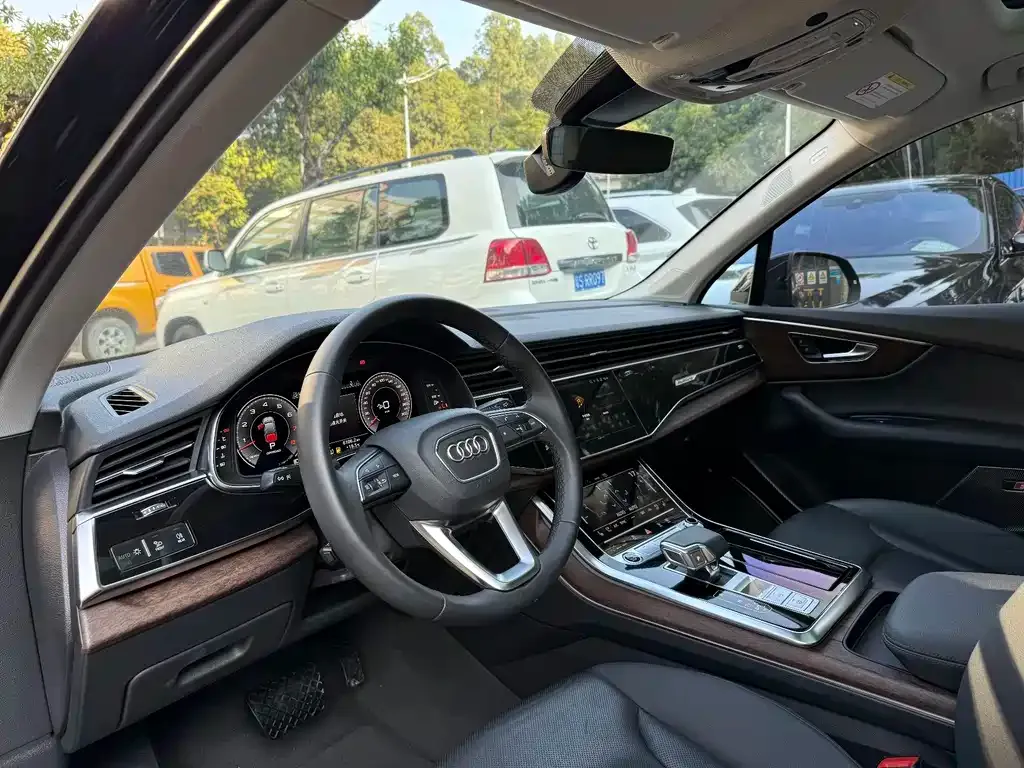 Audi Q7 2023 из CN, фото 2