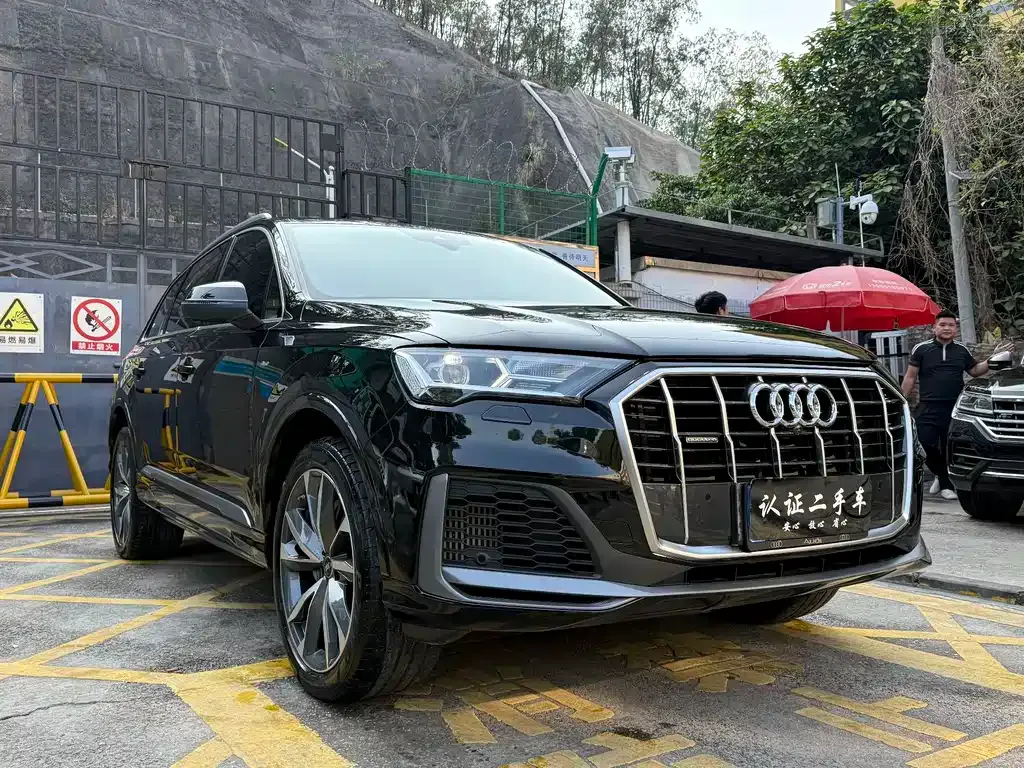 Audi Q7 2023 из CN, фото 4