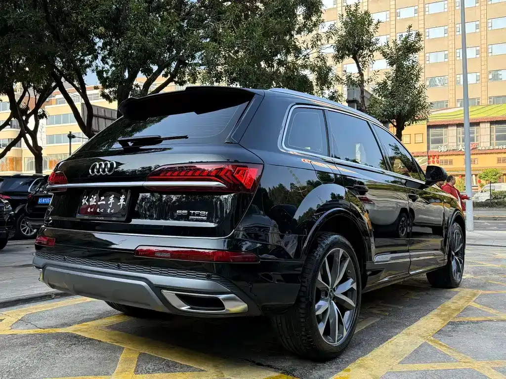 Audi Q7 2023 из CN, фото 7