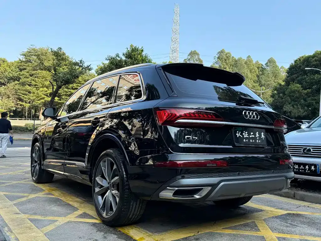Audi Q7 2023 из CN, фото 10