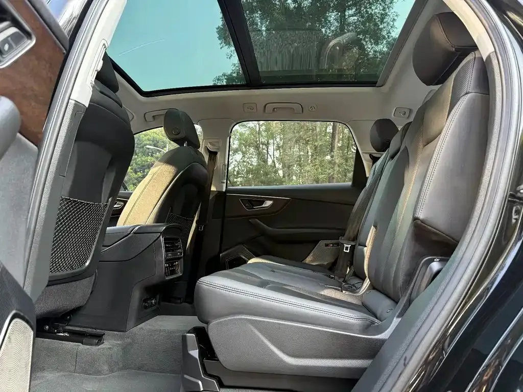 Audi Q7 2023 из CN, фото 3