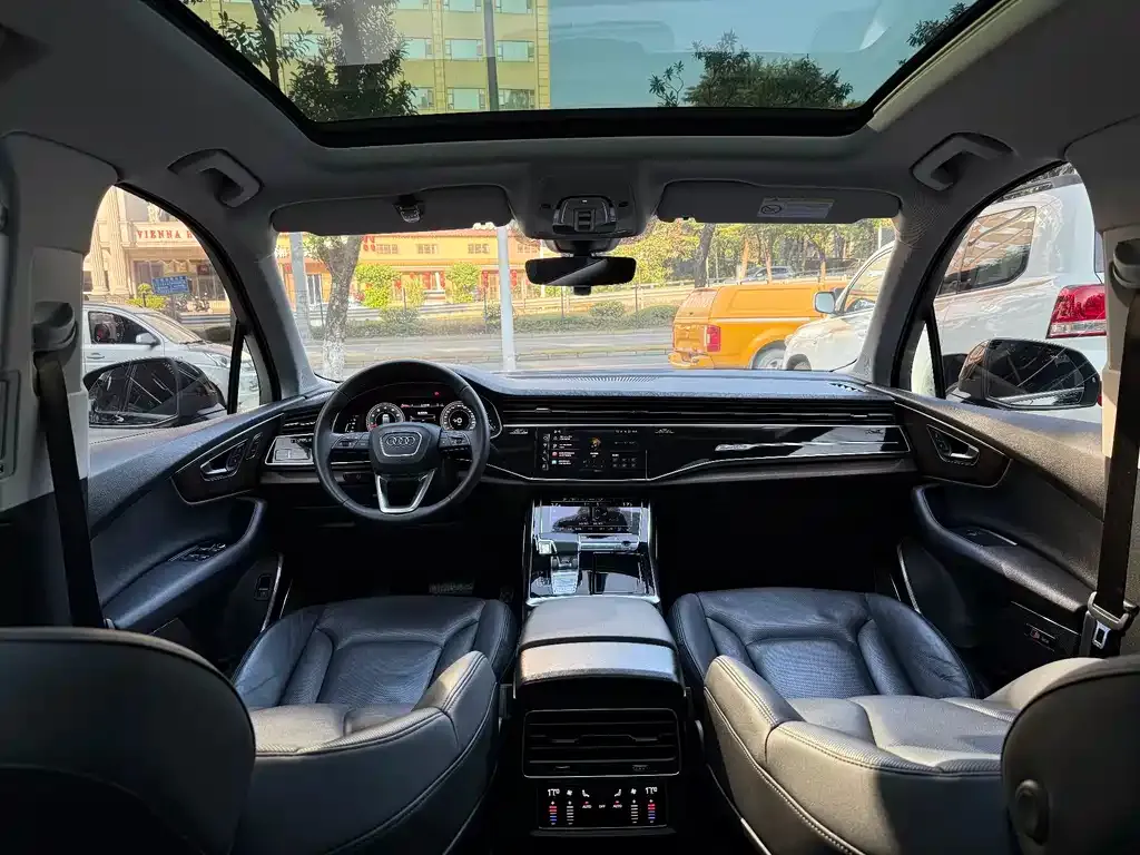 Audi Q7 2023 из CN, фото 9
