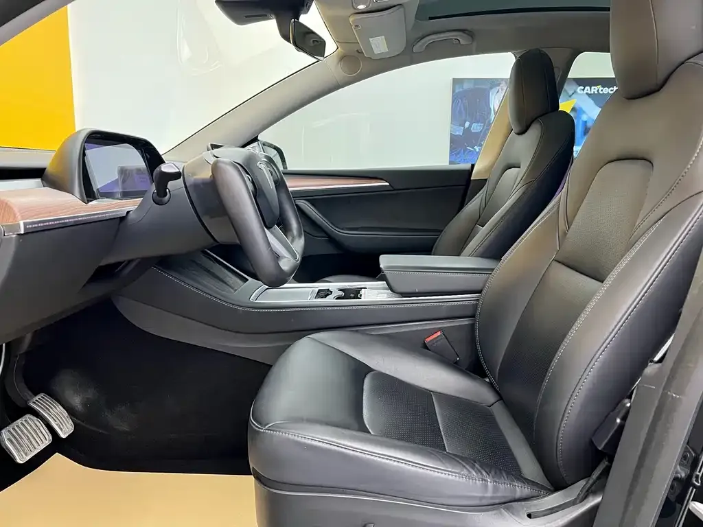 Tesla Model Y — фото 2