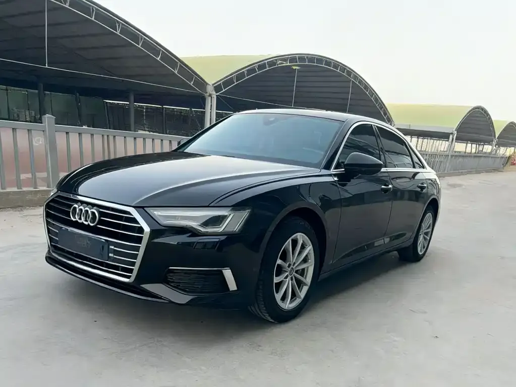 Audi A6L — фото 1